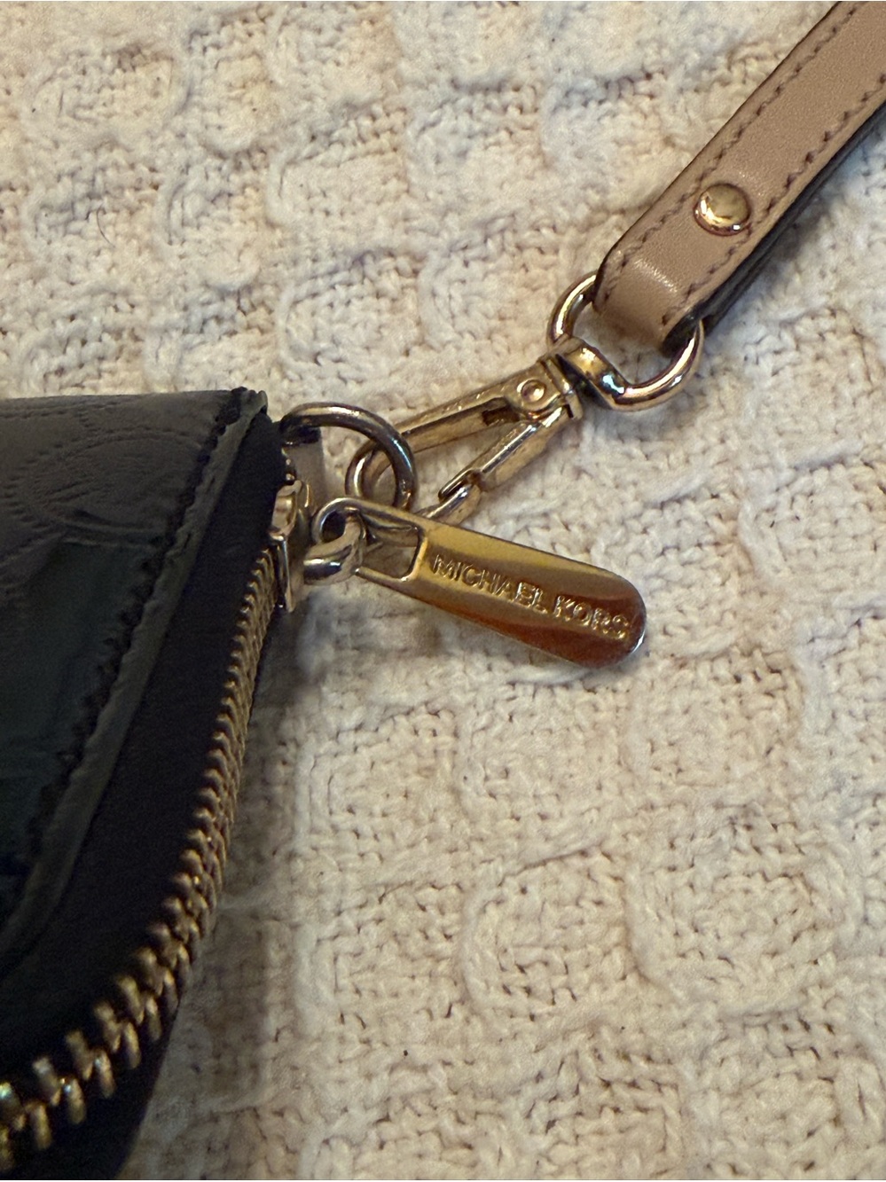 Michael Kors Black
Patent Leather and Gold
Logo Wristlet - Picture 3 of 10